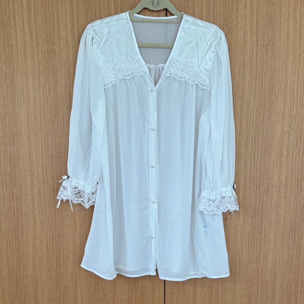 Vintage White Lace Trim Nightgown w/ Pearl Buttons NWOT